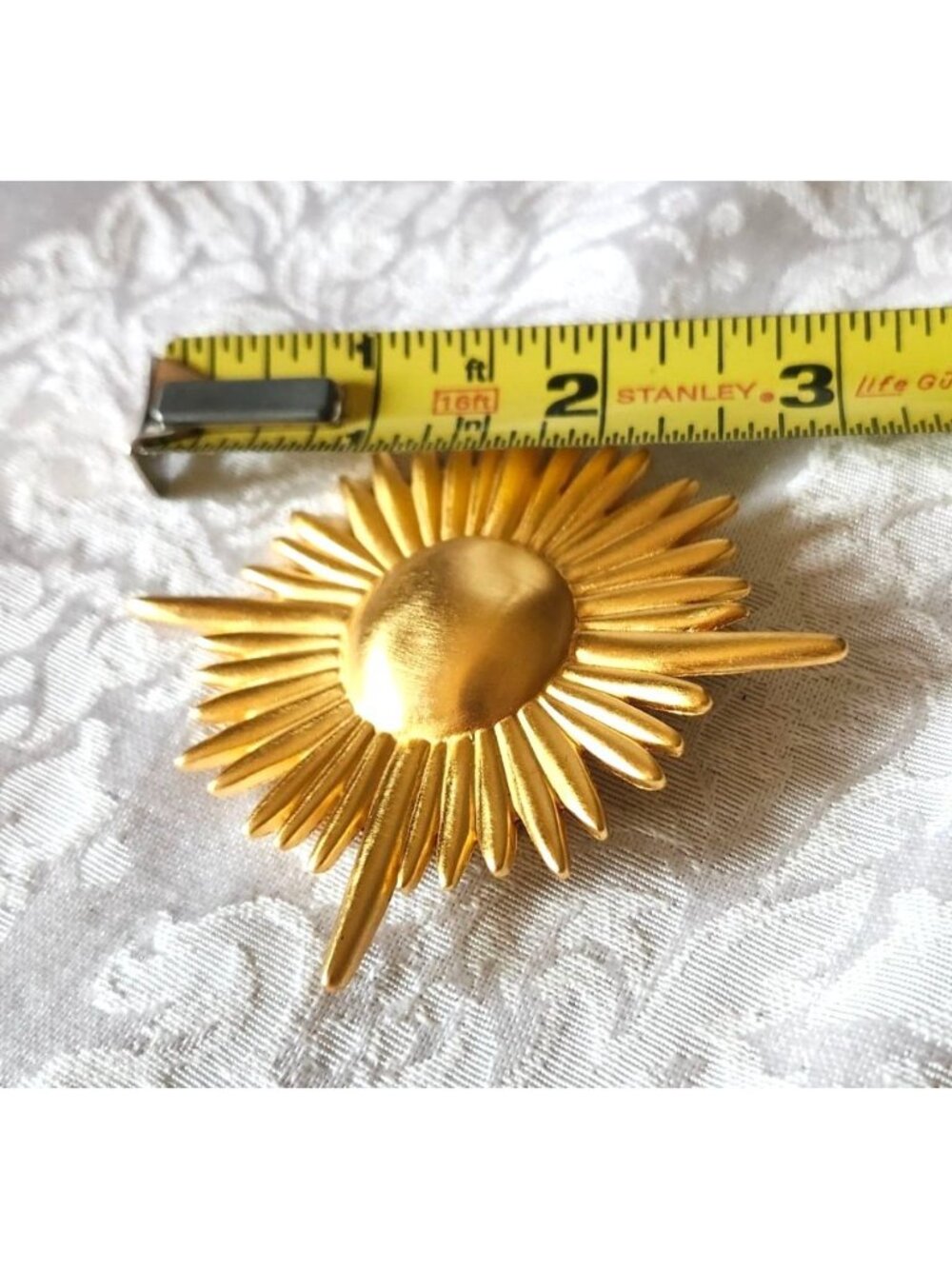 Vintage Gold Tone Sunburst Brooch Pin Radiant Design Celestial Retro Jewelry Acc - Picture 6 of 6